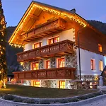 Apartma Apartments In Villa Flora *