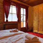 Apartma Apartments In Villa Flora *