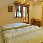 Apartma Apartments In Villa Flora