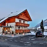 Apartments In Villa Flora *